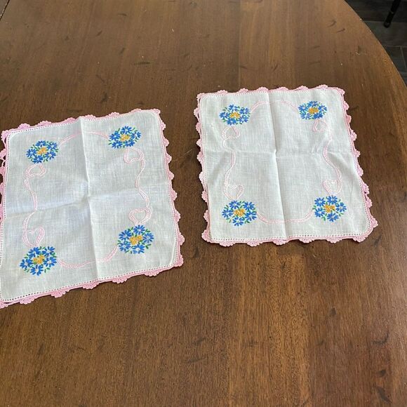 Vintage Hankies Pink Flower Embrodered Crochet‎ Trim Smooth Handkerchief - Pair - Picture 1 of 10